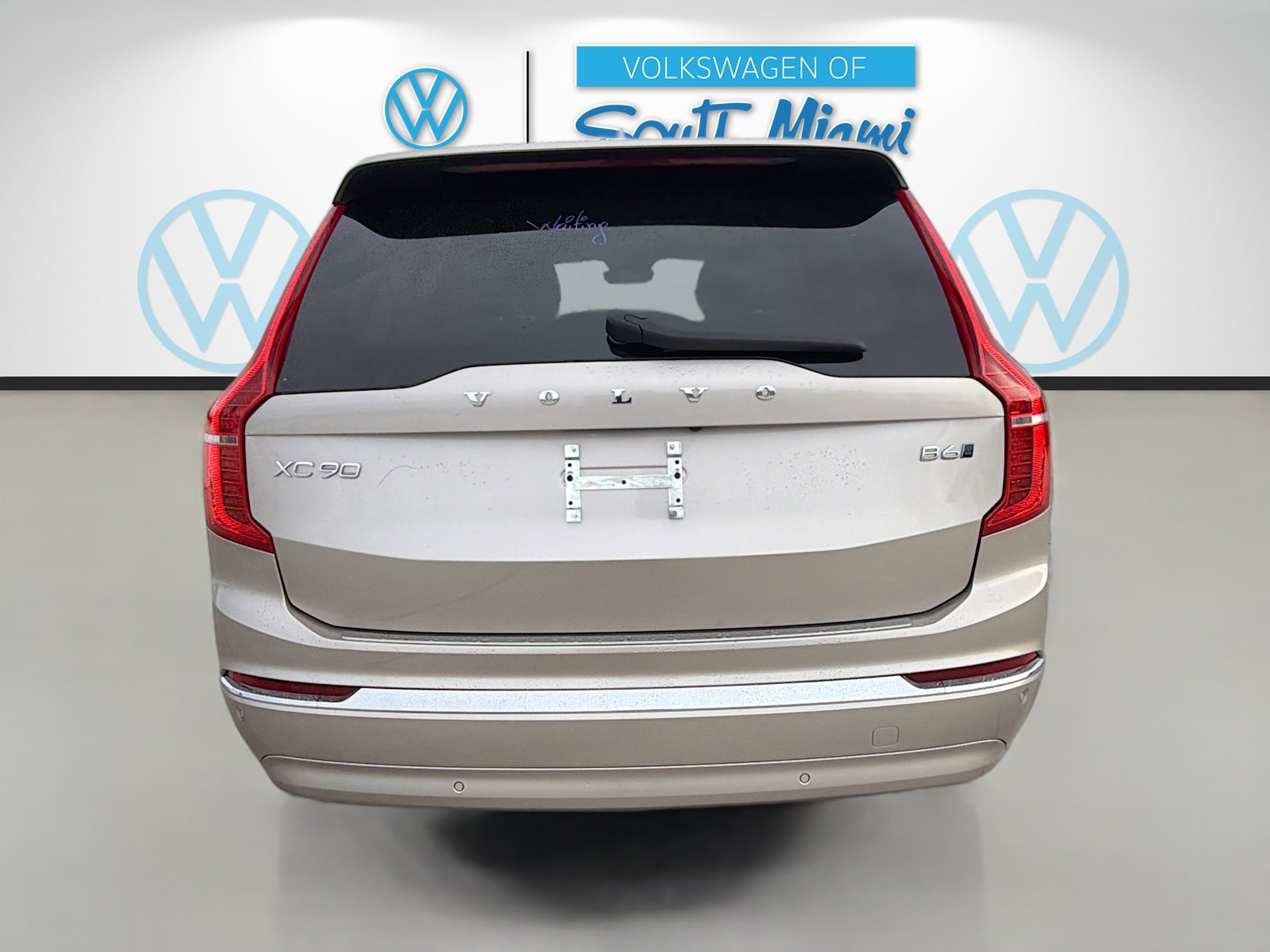 Used 2023 Volvo XC90 B6 Plus w/ Protection Package Premier image 6