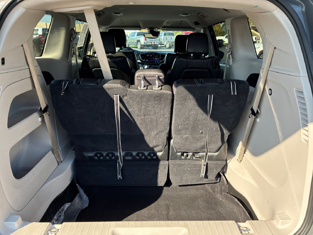 Used 2023 Chrysler Pacifica Touring-L FWD image 31