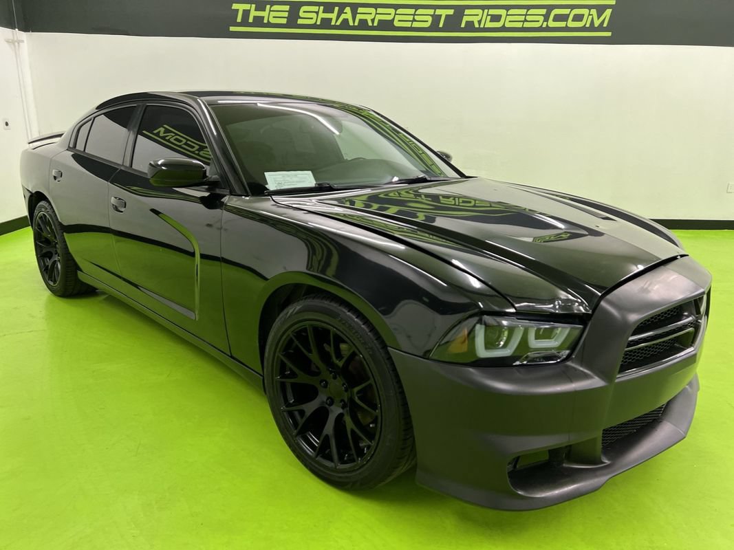 Used 2013 Dodge Charger SXT RWD image 2