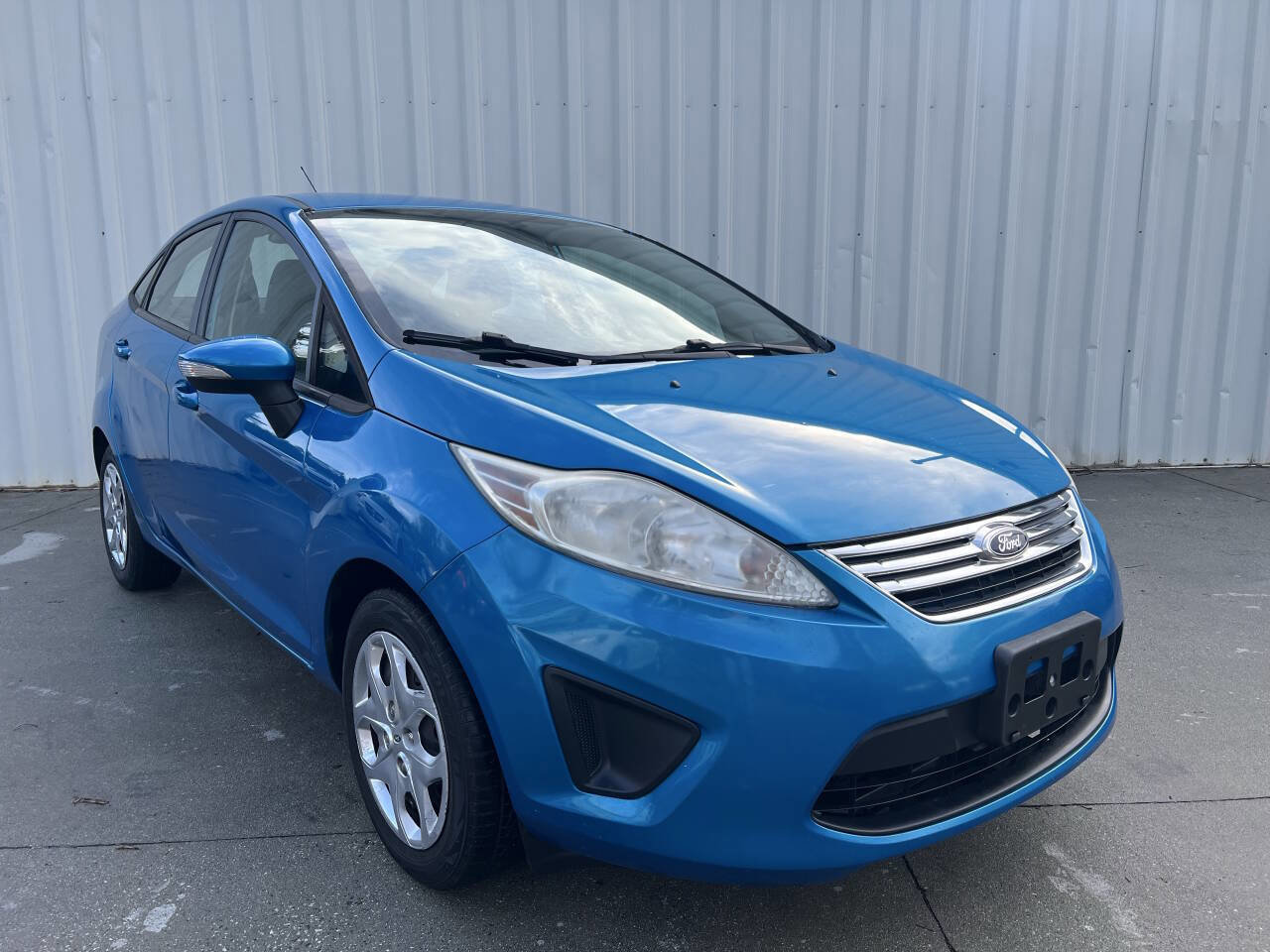 Used 2013 Ford Fiesta SE FWD image 1