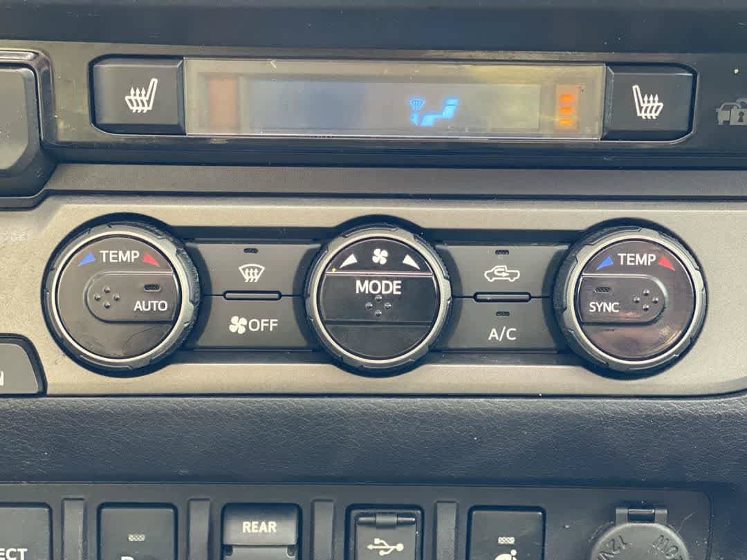 Used 2018 Toyota Tacoma TRD Off-Road AWD/4WD image 21