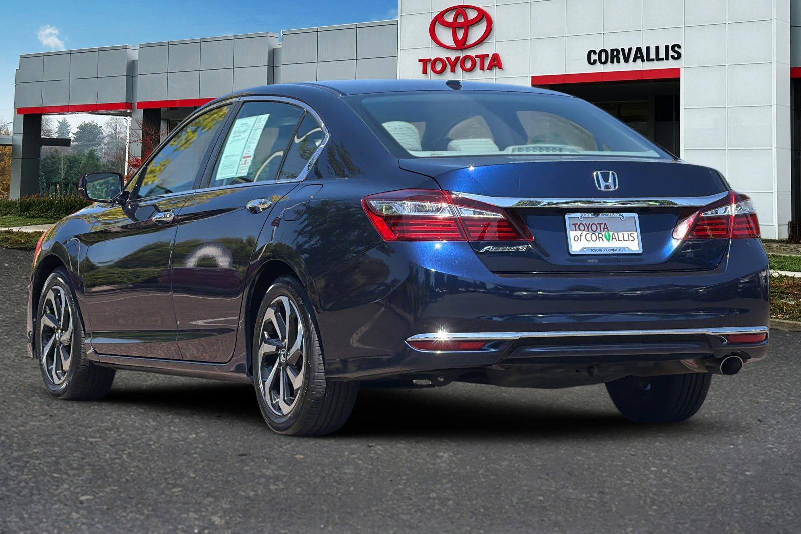 Used 2017 Honda Accord EX-L image 6