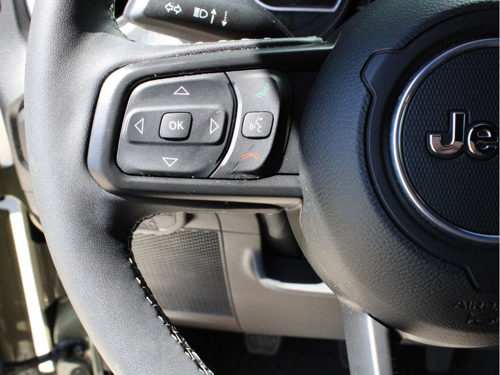 Used 2025 Jeep Wrangler Unlimited Sport AWD/4WD image 16