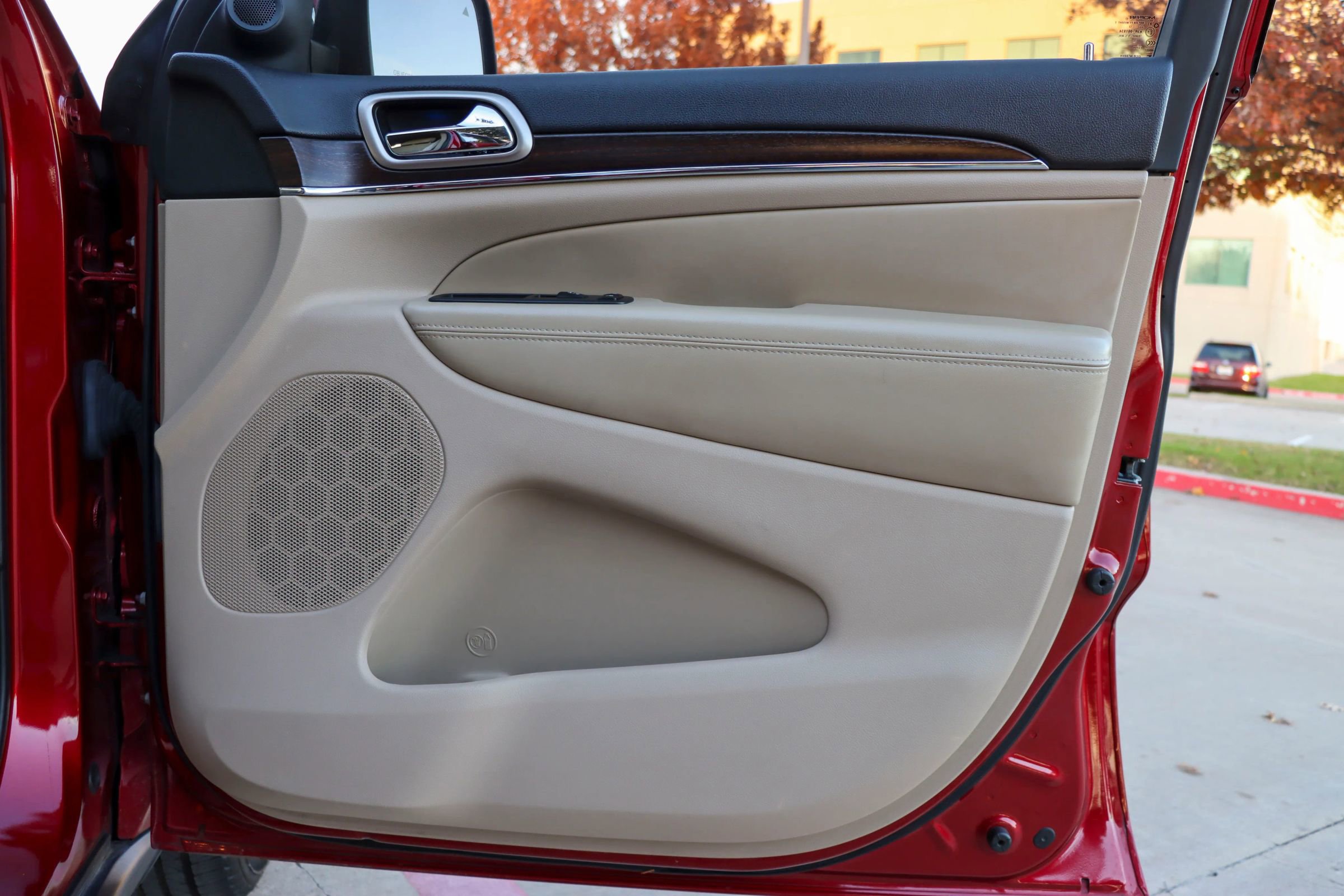 Used 2014 Jeep Grand Cherokee Limited image 9