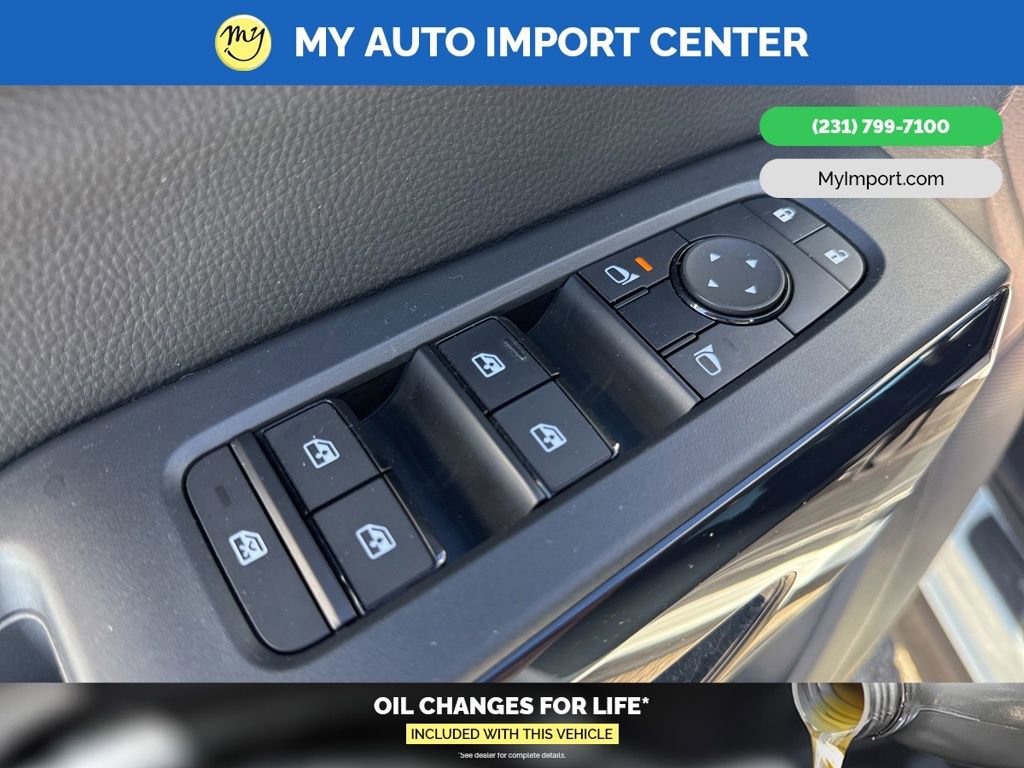 Used 2024 Nissan Pathfinder SV image 11