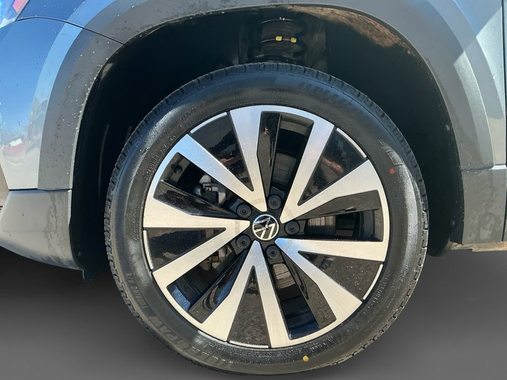 Used 2024 Volkswagen Taos SE image 14