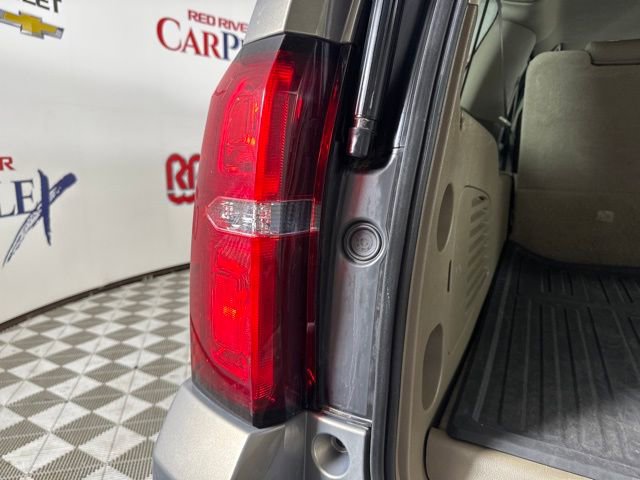 Used 2019 Chevrolet Suburban LT w/ Luxury Package image 10