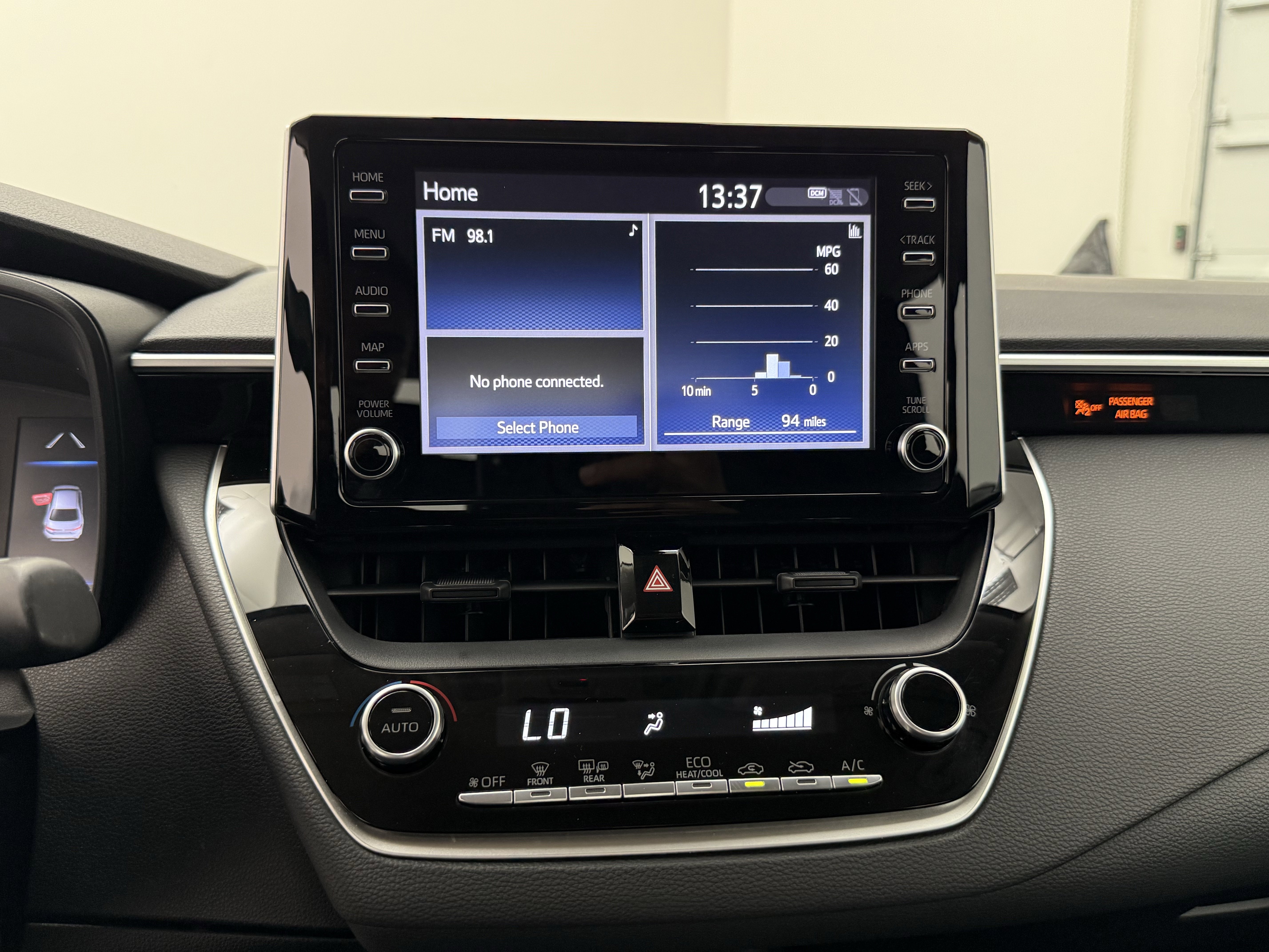 Used 2020 Toyota Corolla LE FWD image 18