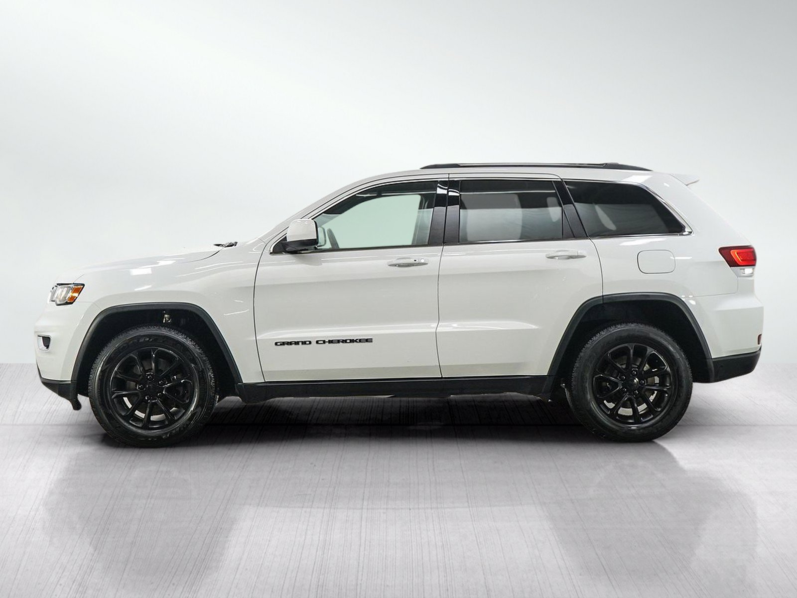 Used 2021 Jeep Grand Cherokee Laredo X AWD/4WD image 2