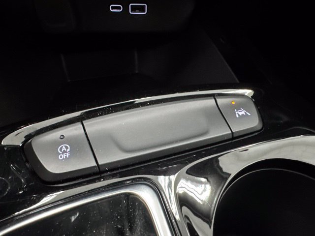 Used 2024 Chevrolet Trax LT FWD image 19