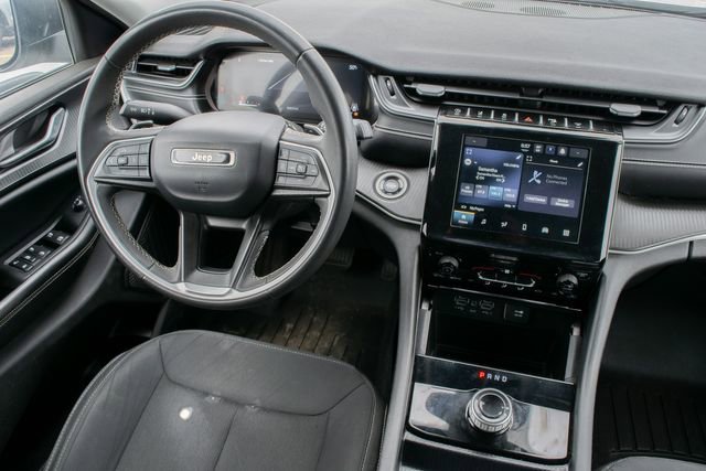 Used 2023 Jeep Grand Cherokee Laredo AWD/4WD image 22