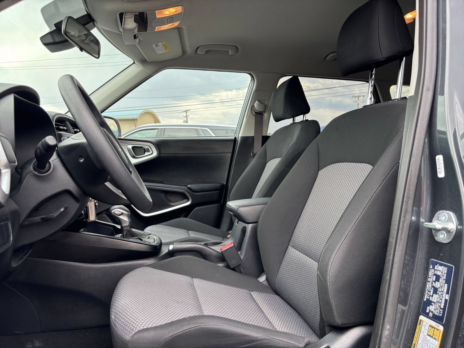 Used 2025 Kia Soul LX w/ LX Technology Package FWD image 24