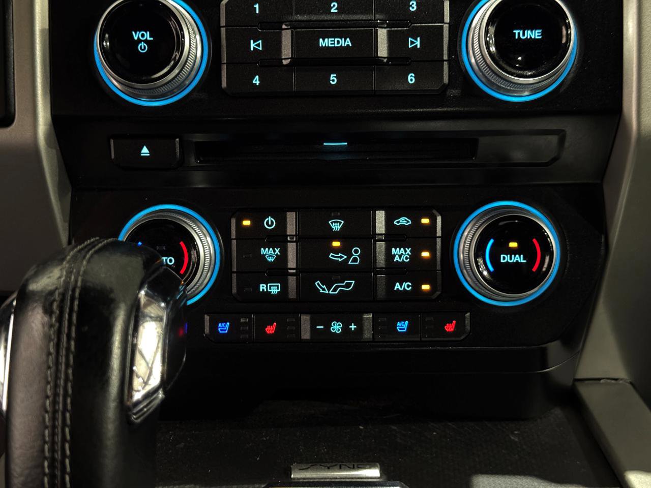 Used 2015 Ford F150 Lariat w/ Equipment Group 502A Luxury RWD image 25