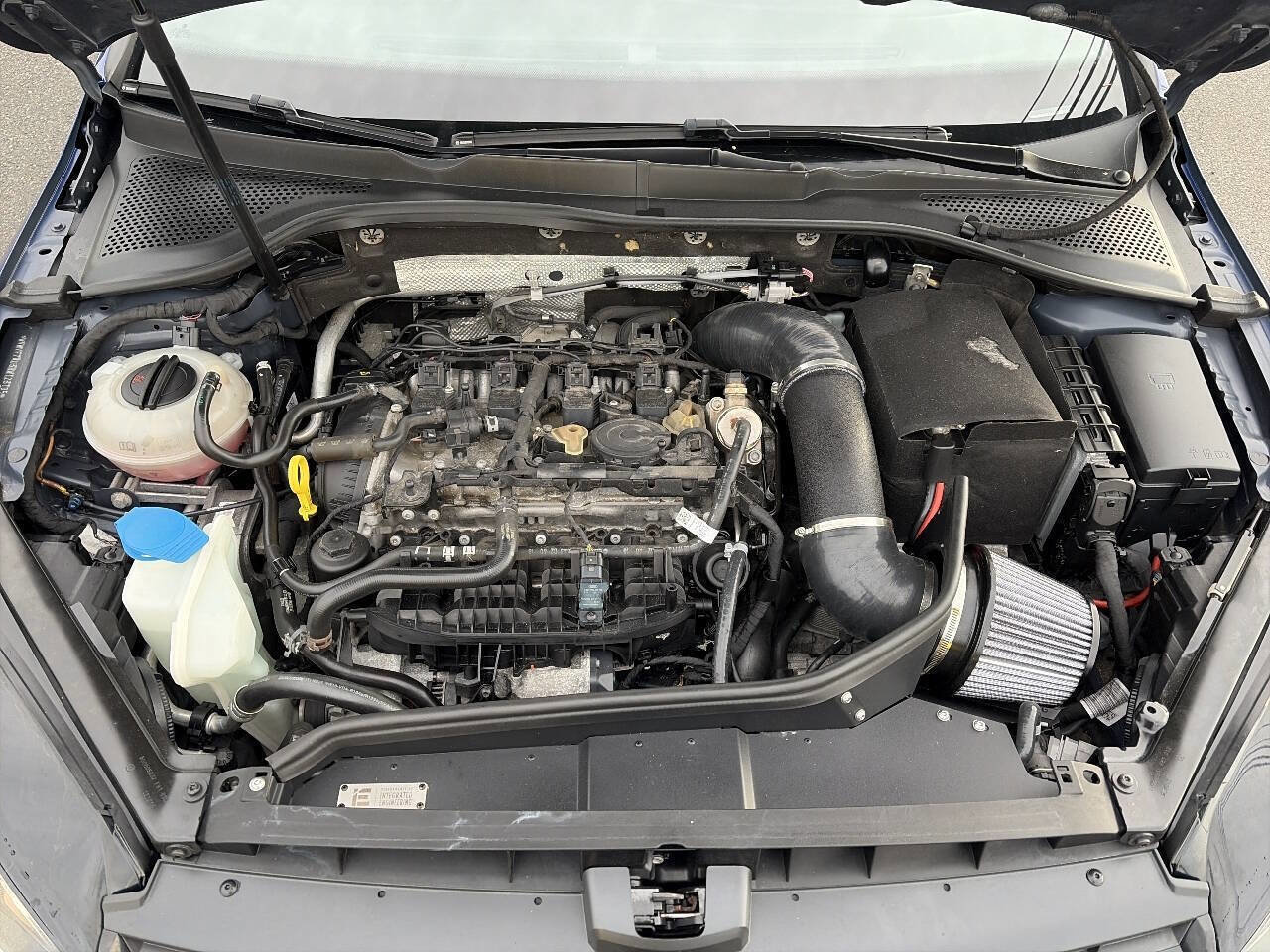 Used 2017 Volkswagen Golf R 4-Door image 17