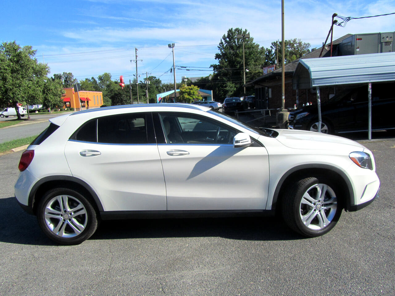 Used 2017 Mercedes-Benz GLA 250 4MATIC w/ Premium Package image 11