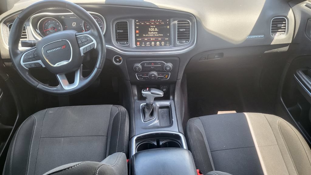 Used 2016 Dodge Charger SXT w/ Navigation & Travel Group RWD image 5