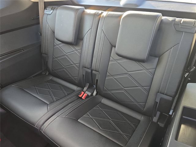 Used 2025 Volkswagen Atlas SE FWD image 6
