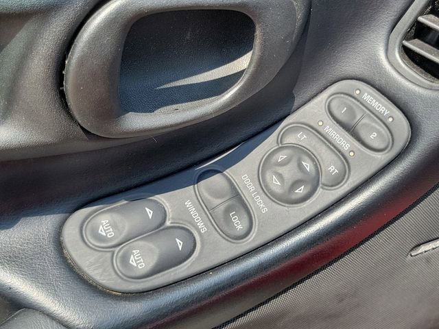 Used 2000 Chevrolet Corvette Coupe w/ Memory Pkg image 16