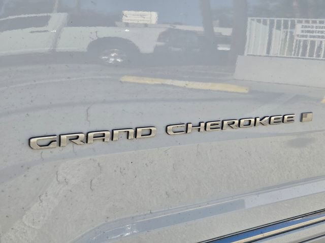 Certified 2022 Jeep Grand Cherokee Summit w/ Luxury Tech Group V image 15