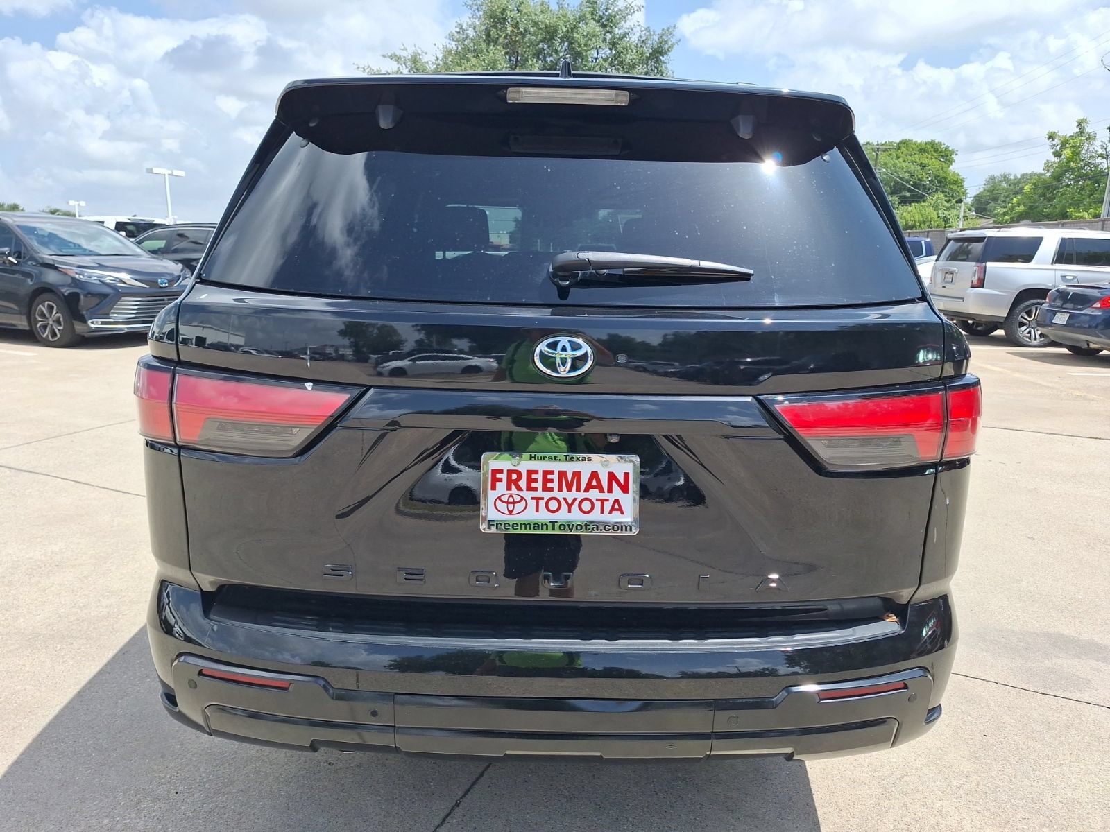 Used 2023 Toyota Sequoia Platinum RWD image 5