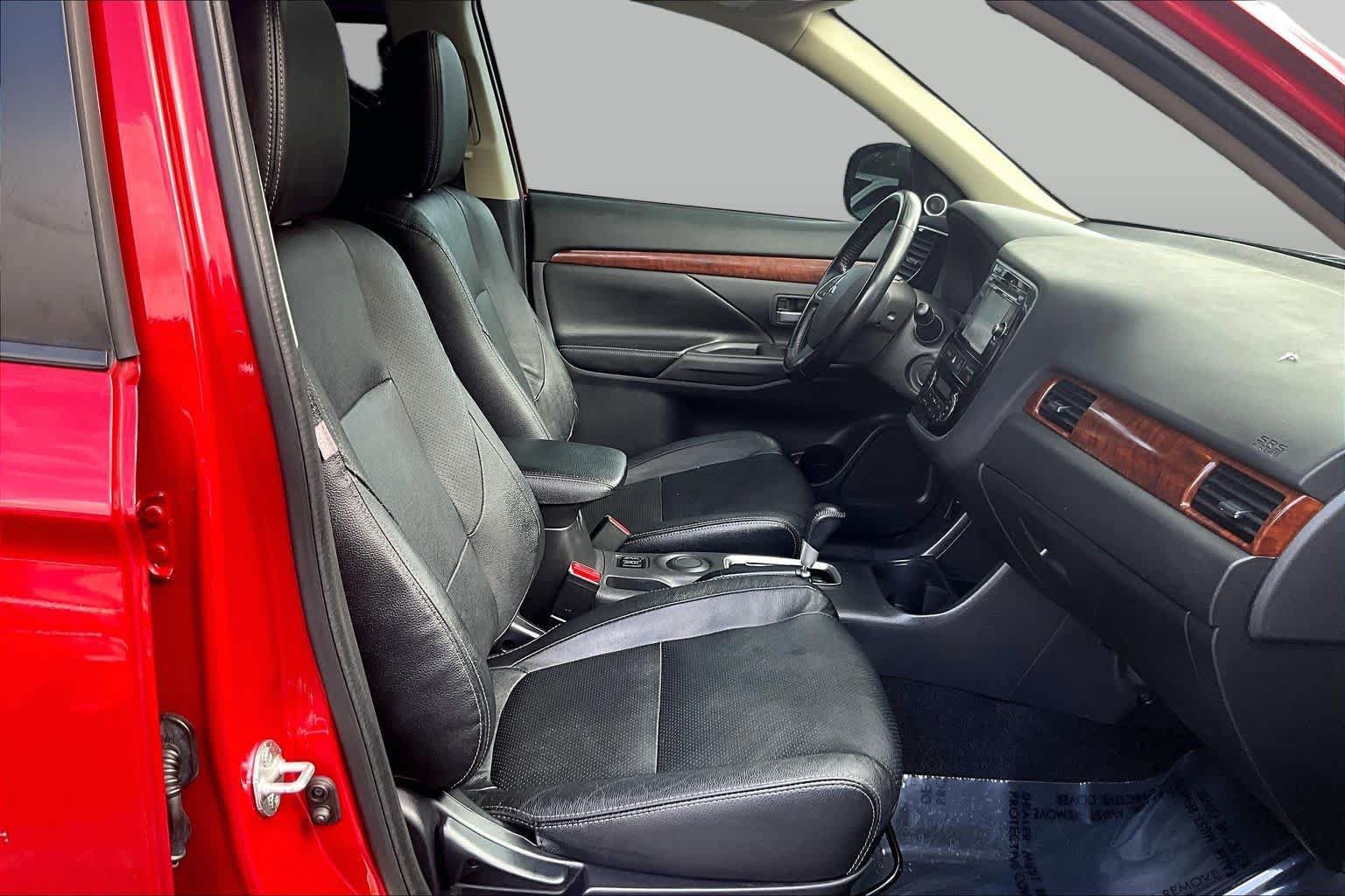 Used 2015 Mitsubishi Outlander SE FWD image 8