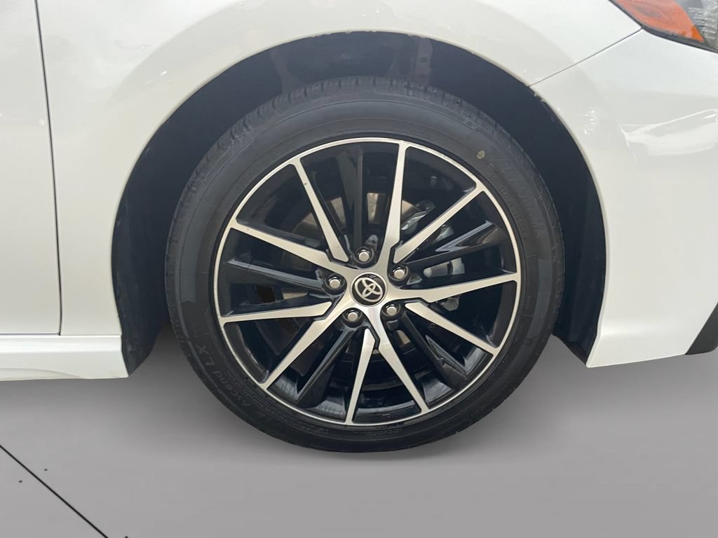 Used 2022 Toyota Camry SE w/ Cold Weather Package AWD/4WD image 9