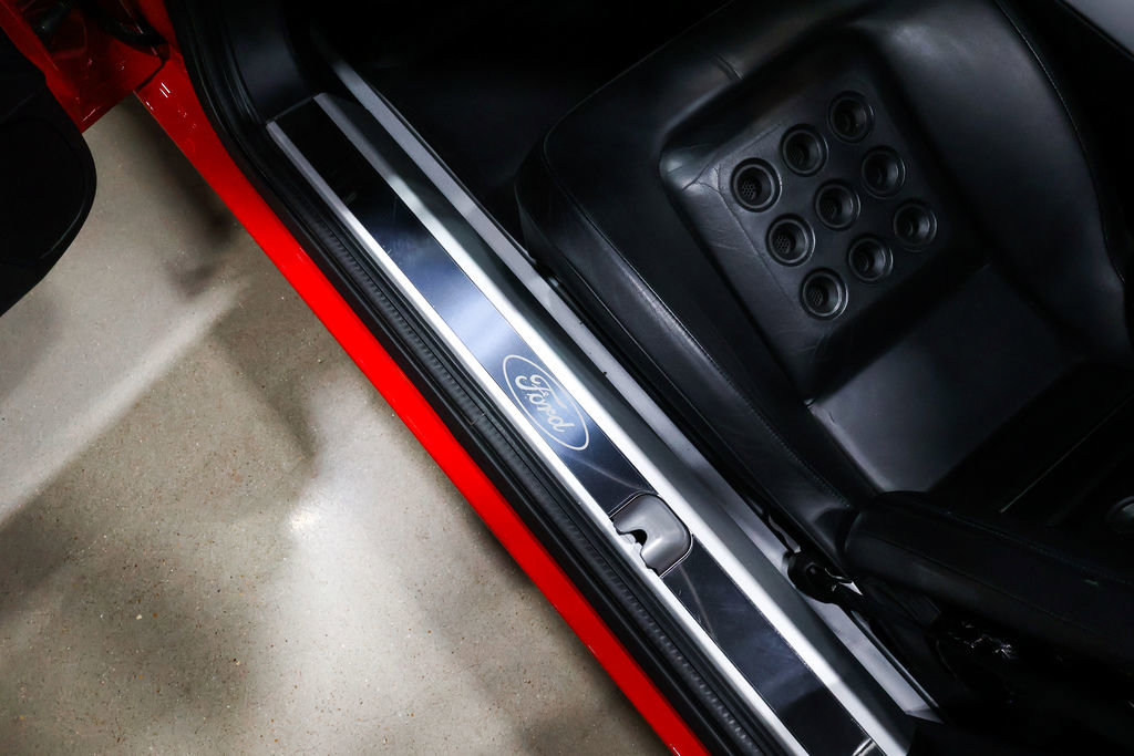 Used 2005 Ford GT RWD image 37