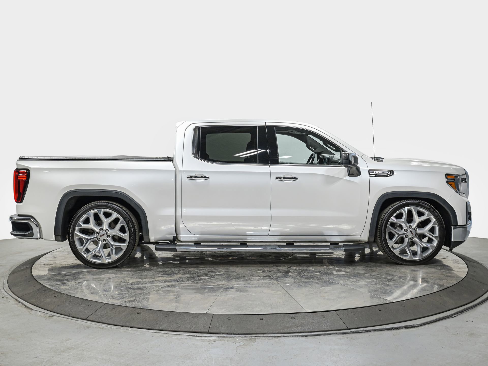 Used 2019 GMC Sierra 1500 SLT w/ SLT Premium Plus Package AWD/4WD image 9