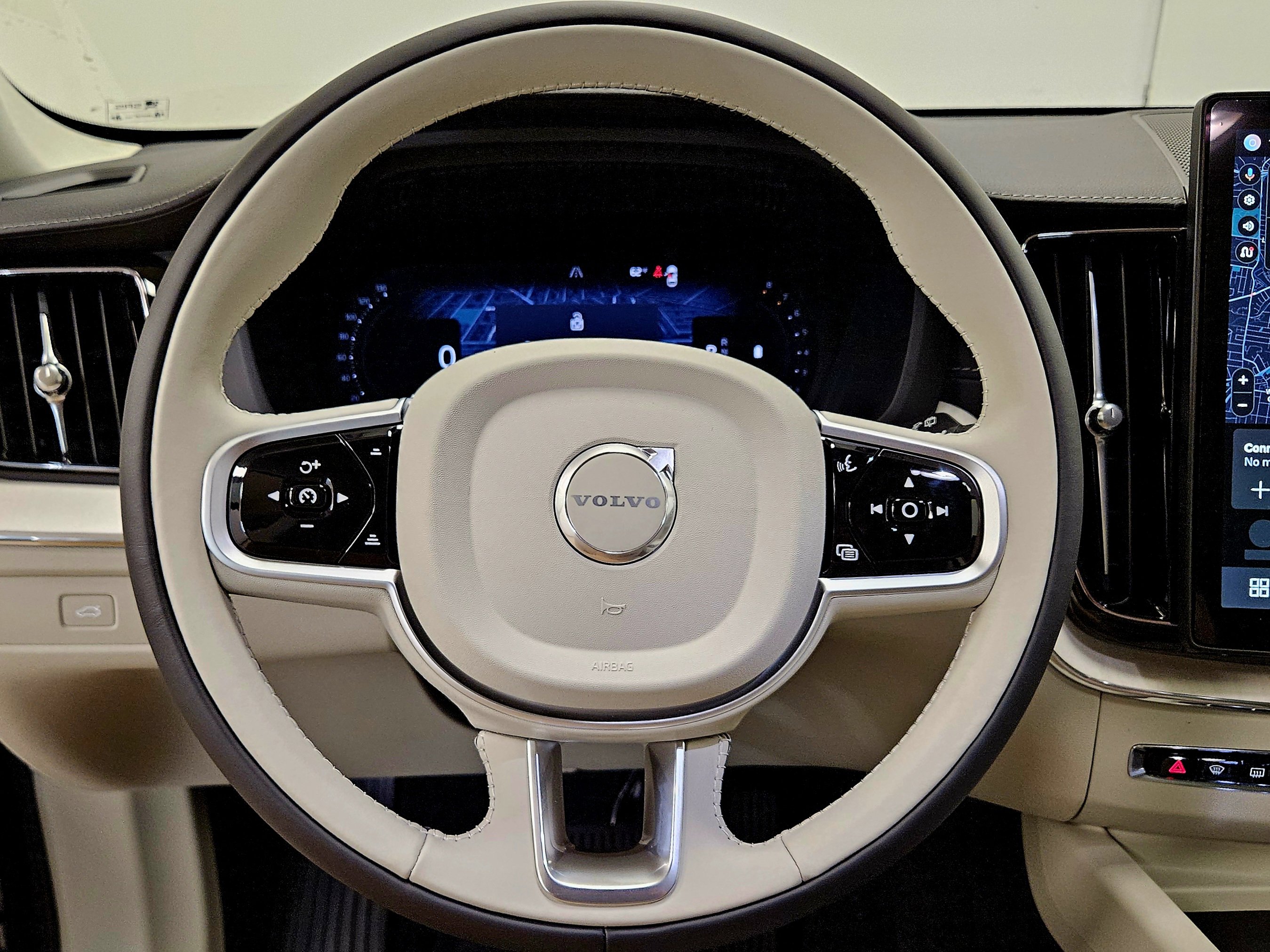 New 2026 Volvo XC60 B5 Ultra w/ Climate Package image 43