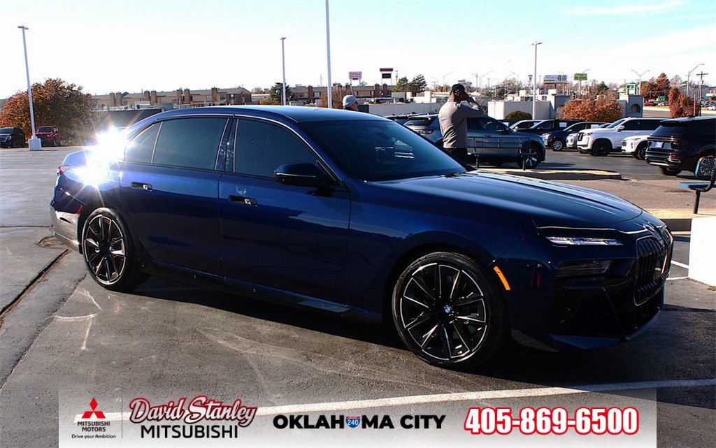 Used 2025 BMW 760i xDrive w/ Executive Package video 1