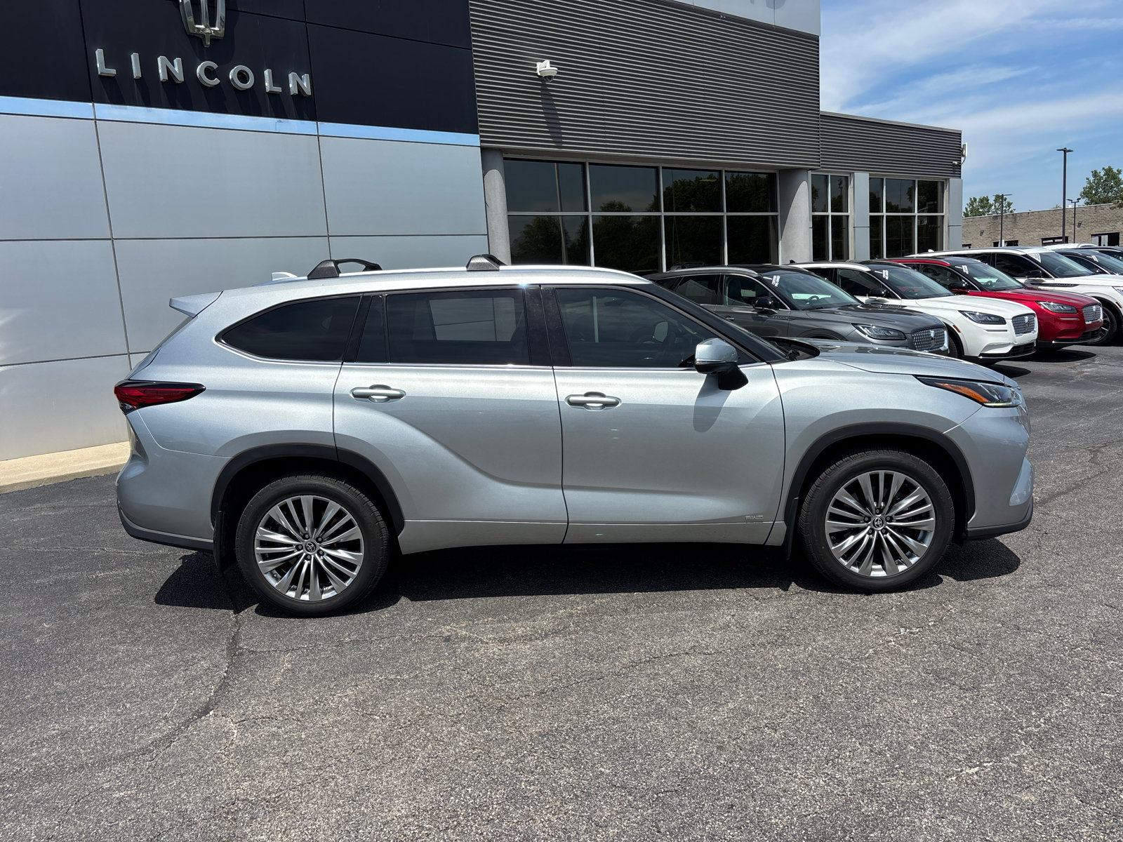 Used 2023 Toyota Highlander Platinum AWD/4WD image 8