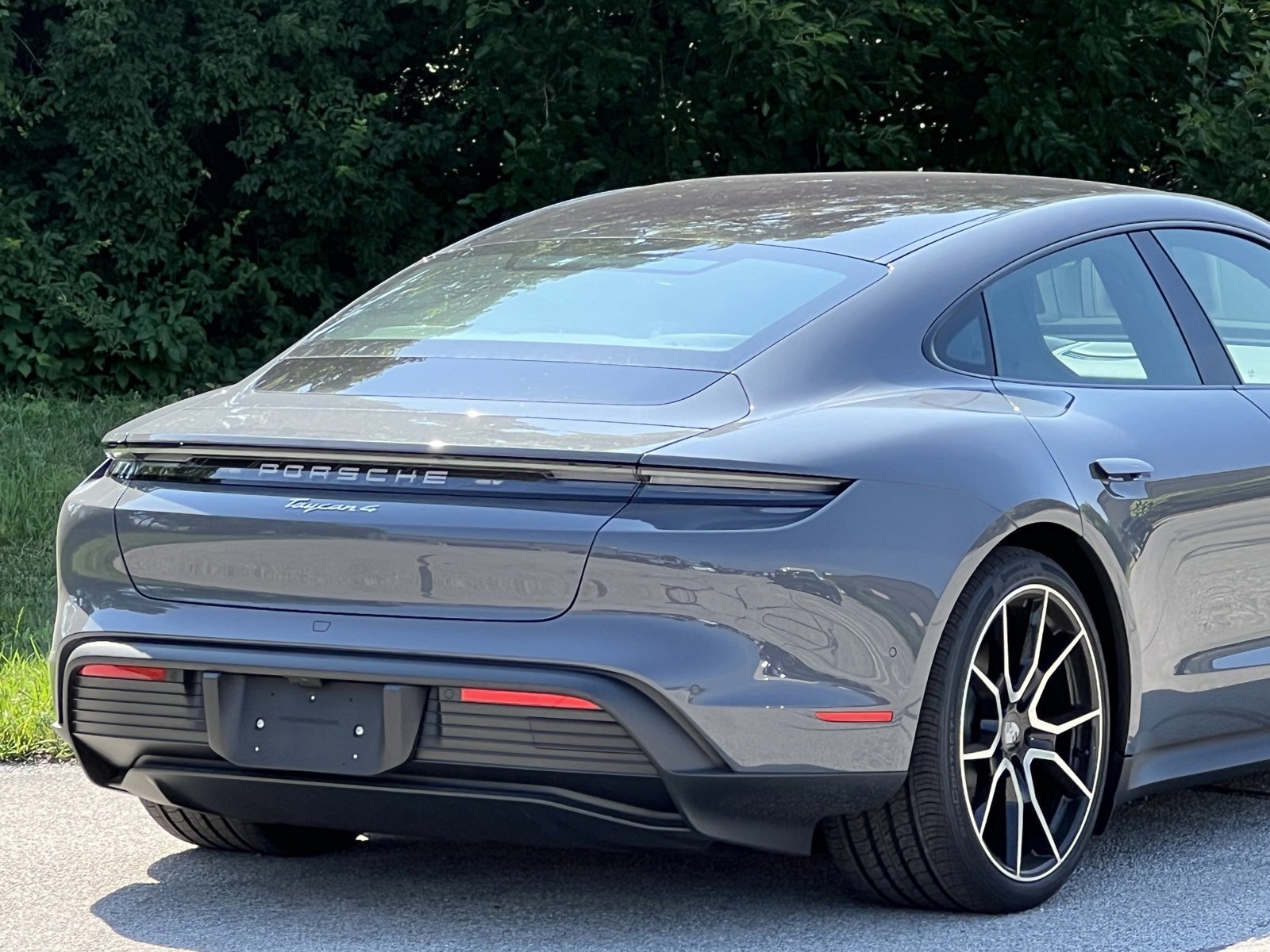 New 2025 Porsche Taycan image 10