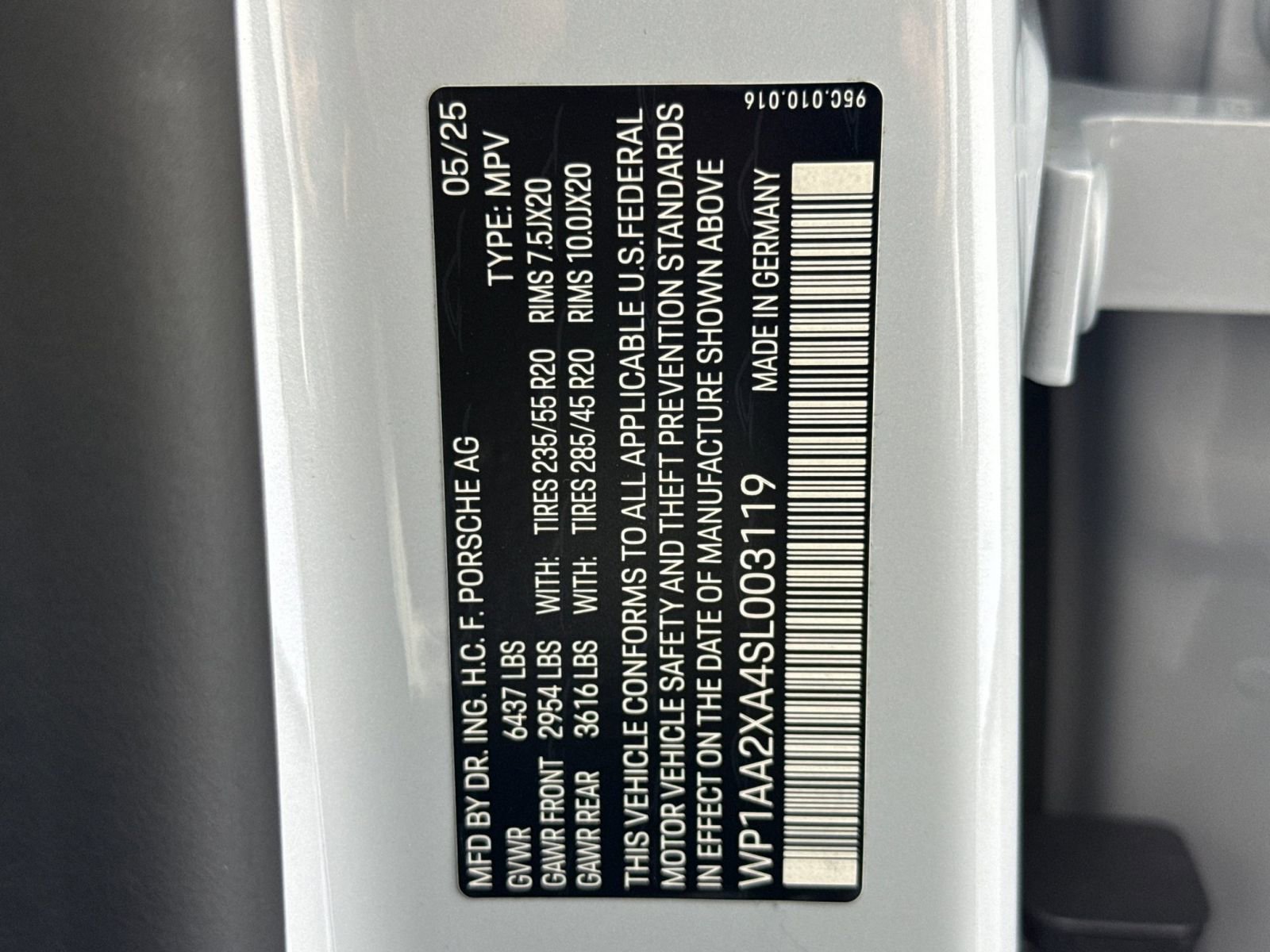 Certified 2025 Porsche Macan 4 Electric AWD/4WD image 36