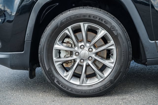 Used 2019 Jeep Cherokee Latitude Plus FWD image 17
