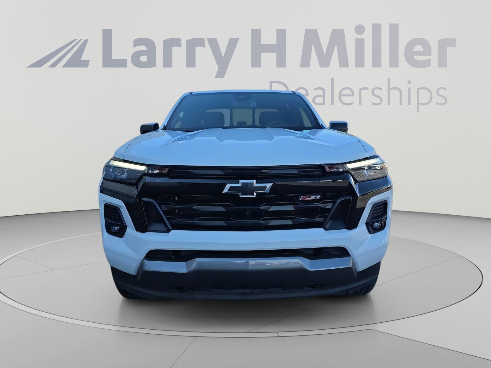 Certified 2024 Chevrolet Colorado Z71 w/ Z71 Convenience Package 2 AWD/4WD image 3