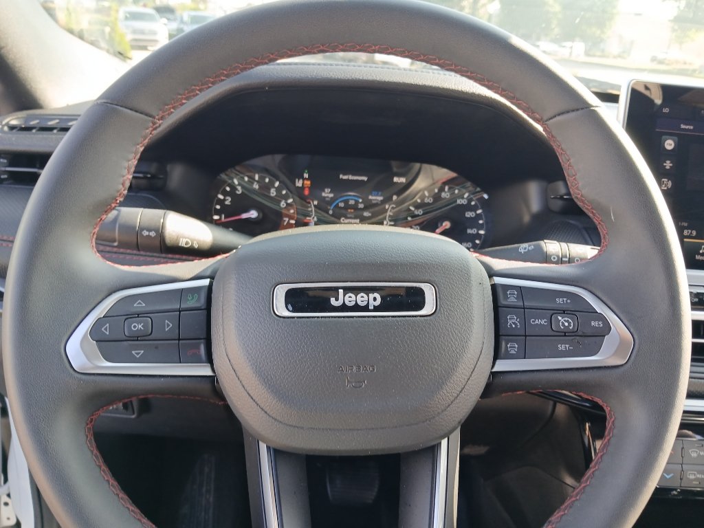 Used 2025 Jeep Compass Trailhawk AWD/4WD image 14