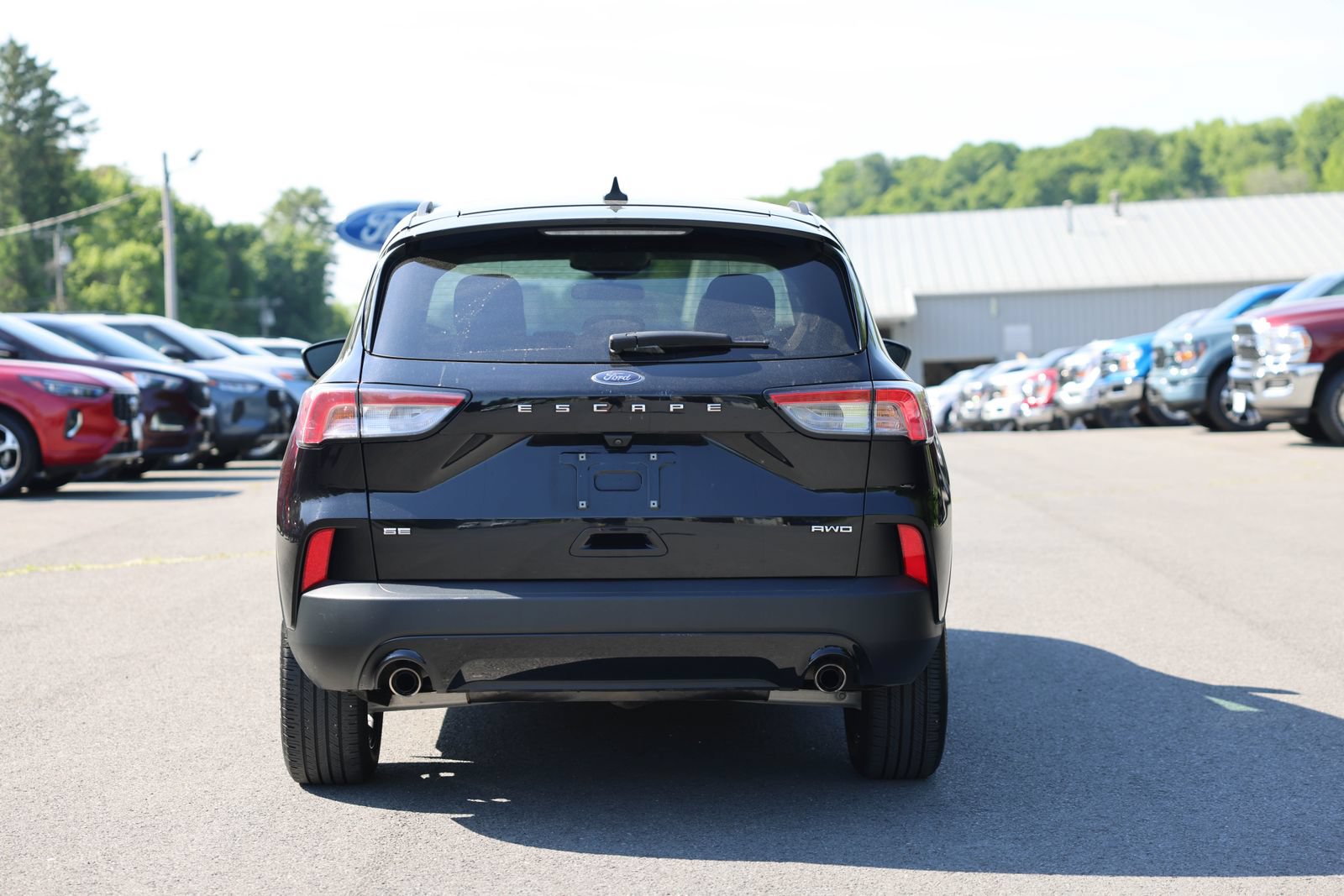 Used 2022 Ford Escape SE w/ SE Sport Appearance Package AWD/4WD image 5