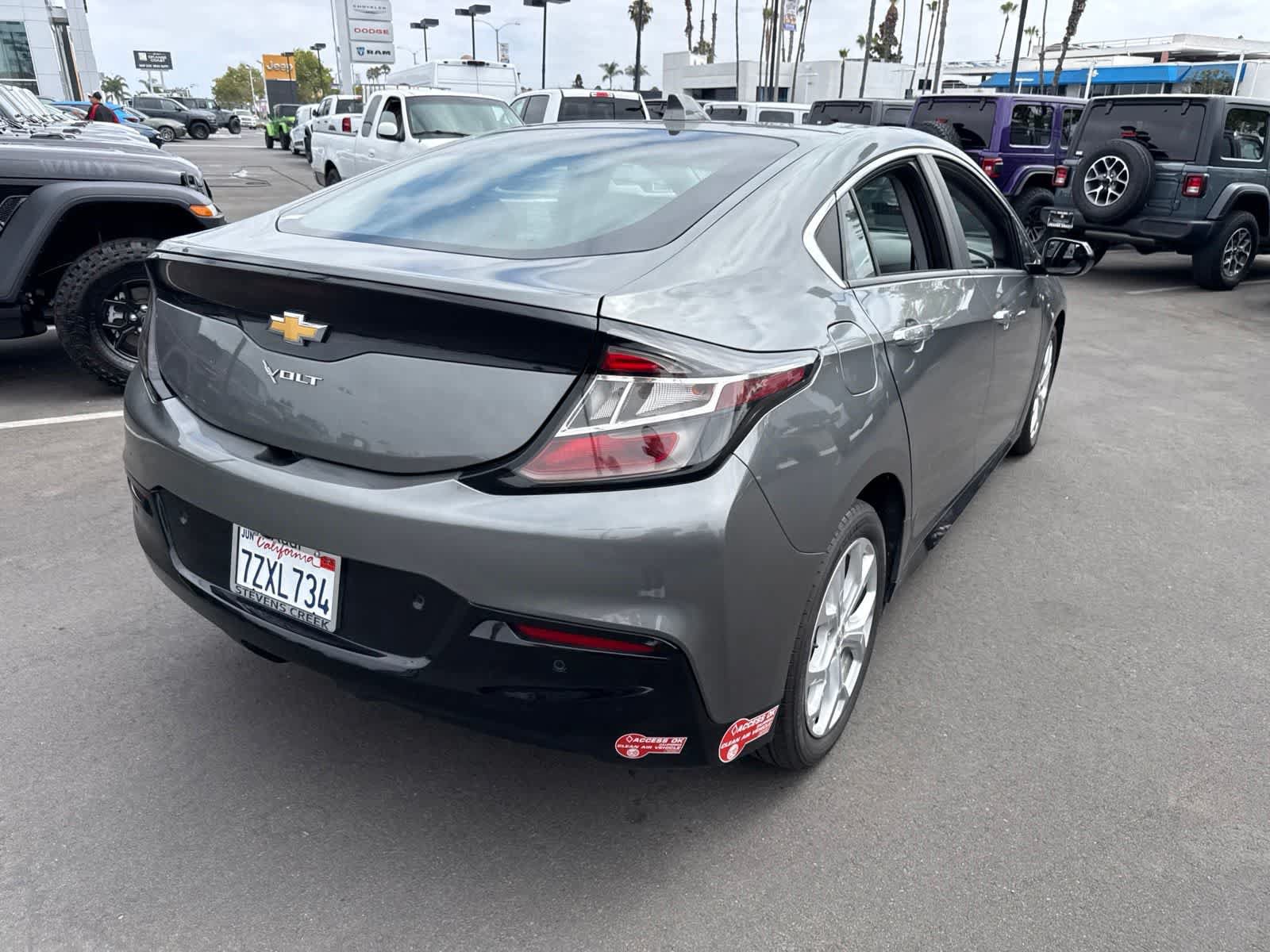 Used 2017 Chevrolet Volt Premier w/ Driver Confidence II Package FWD image 15