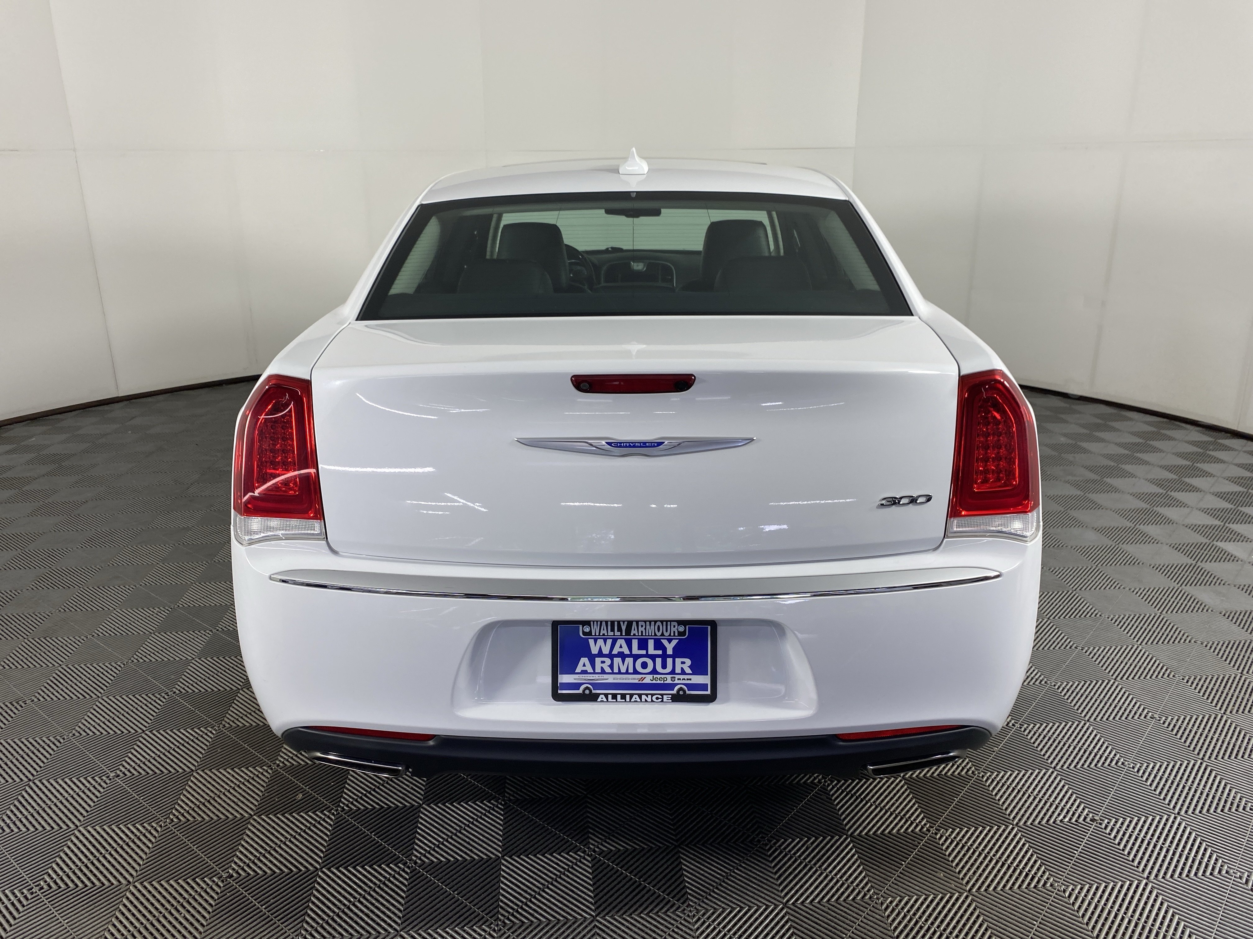 Used 2019 Chrysler 300 Limited RWD image 10