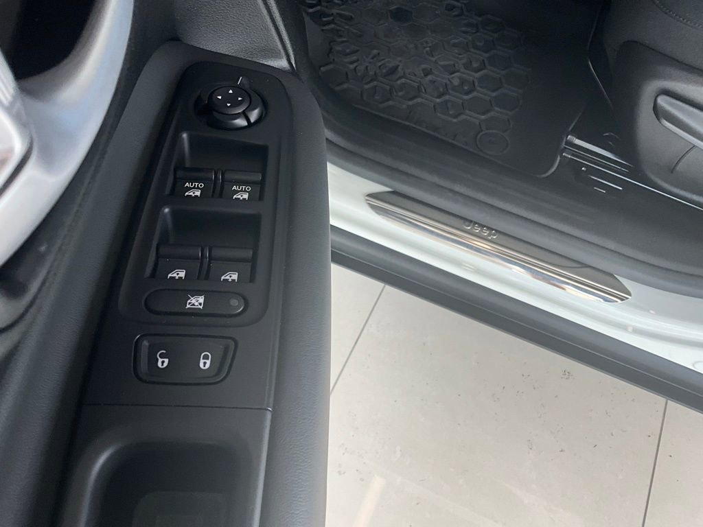 Used 2023 Jeep Renegade Latitude image 22