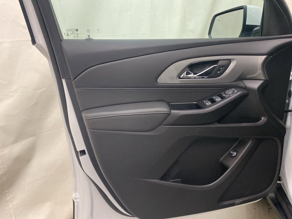 Used 2023 Chevrolet Traverse LT image 10