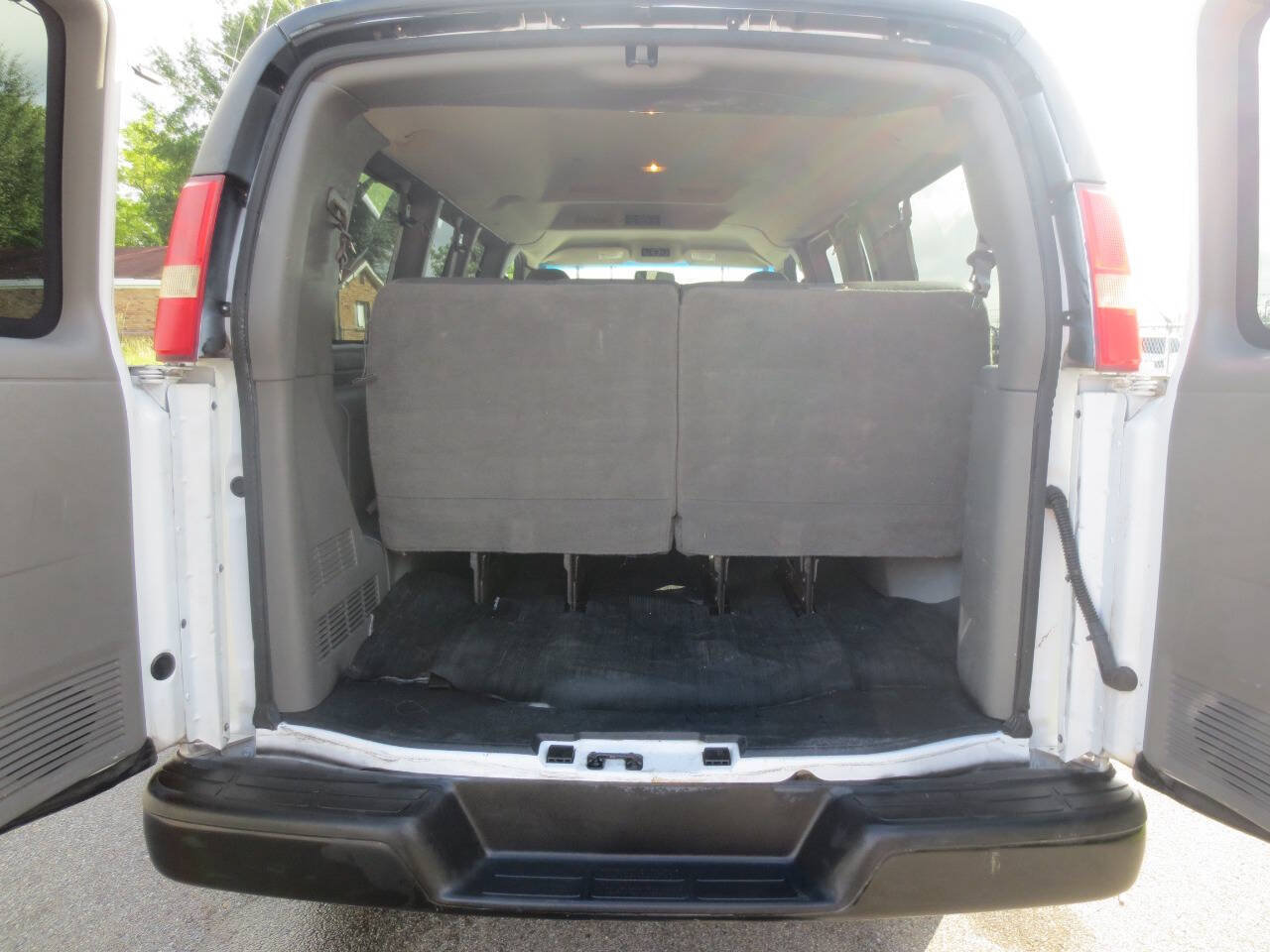 Used 2008 Chevrolet Express 2500 Passenger RWD image 6