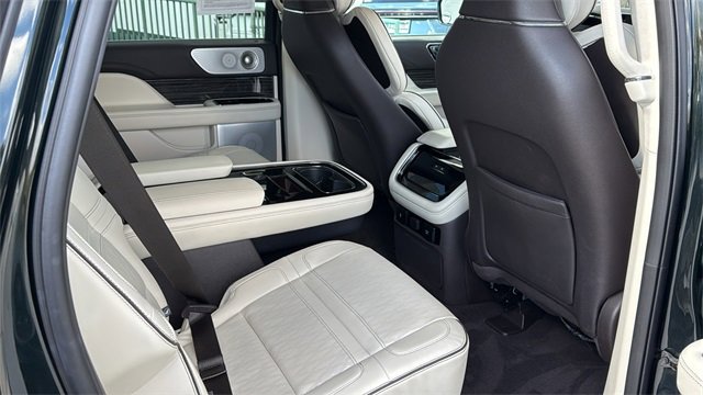 Used 2023 Lincoln Navigator Black Label image 16