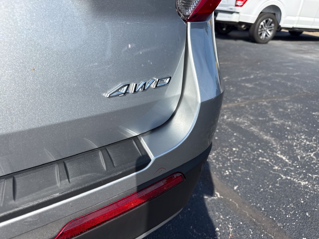 Used 2024 Ford Explorer XLT w/ Equipment Group 202A AWD/4WD image 12