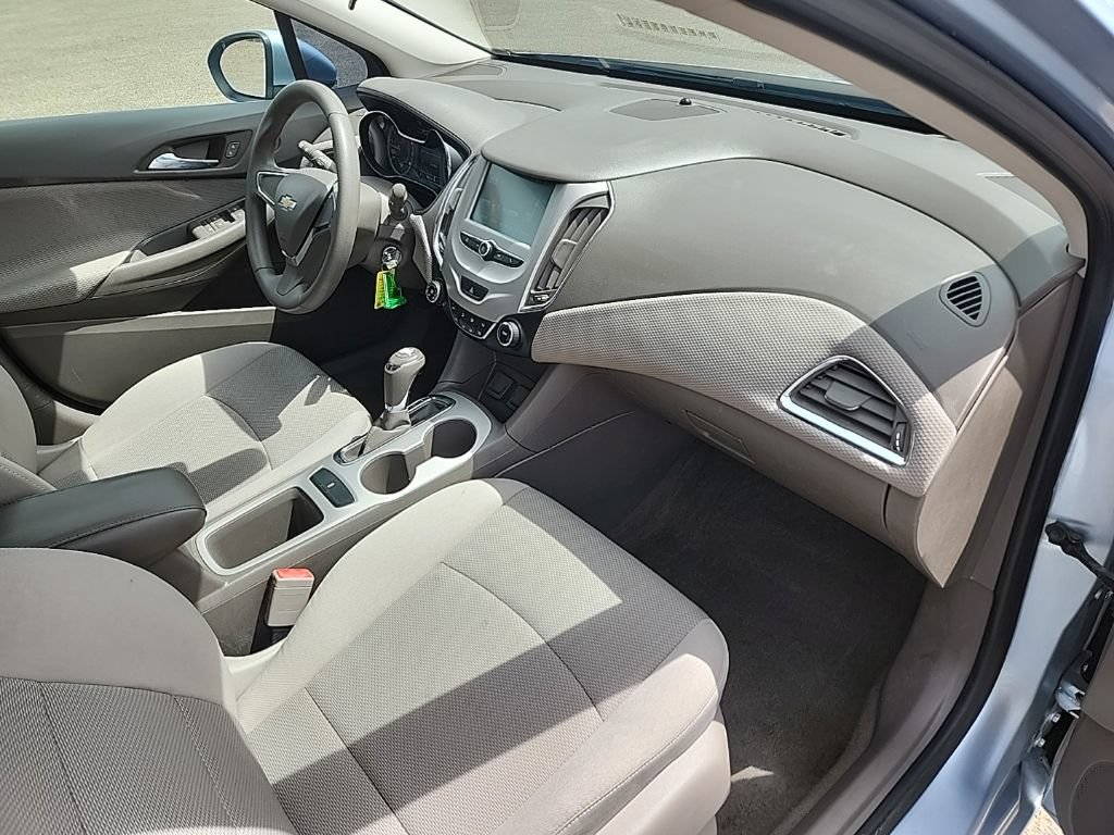 Used 2018 Chevrolet Cruze LS FWD image 41