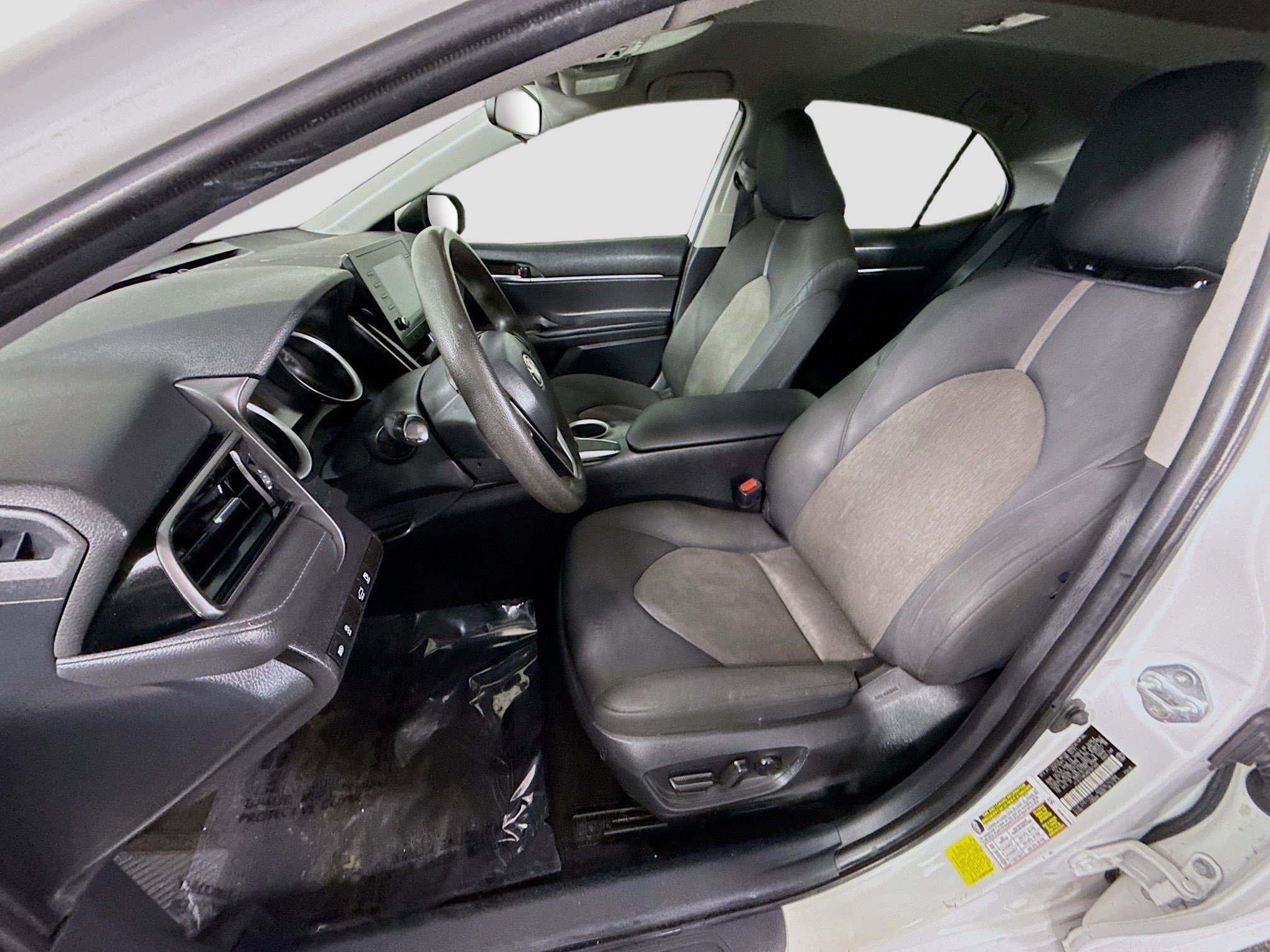 Used 2021 Toyota Camry LE image 21