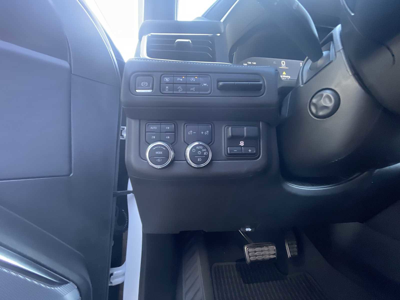 Used 2024 GMC Yukon Denali Ultimate image 18