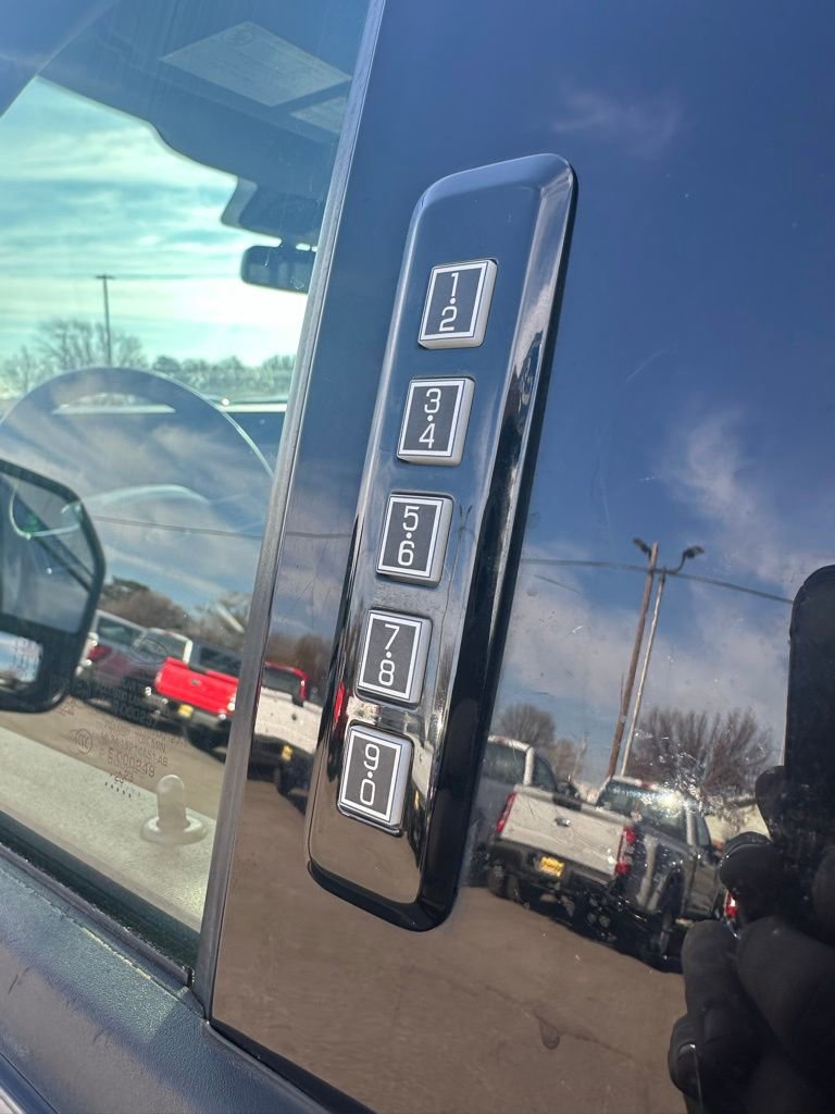 Used 2023 Ford F250 Lariat w/ Lariat Ultimate Package AWD/4WD image 9