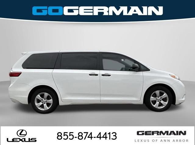 Used 2017 Toyota Sienna L image 9