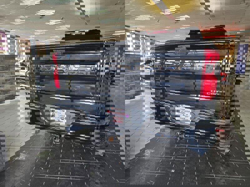 Used 2020 Chevrolet Silverado 1500 Custom w/ Custom Value Package image 5